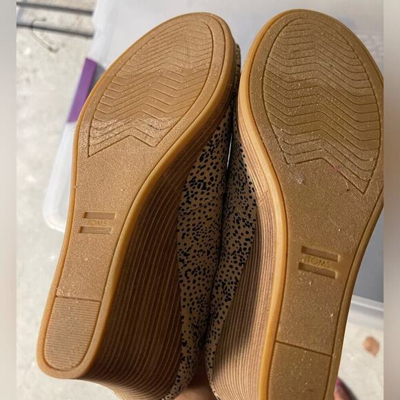 TOMS Michelle Tiny Cheetah Print Peep Toe Wedge Sandal NWOT 9 - Picture 5 of 7